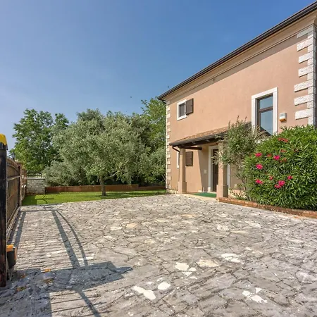 Kristina With Pool - Happy Tar-Vabriga