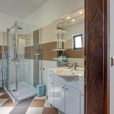 Kristina With Pool - Happy * Tar-Vabriga