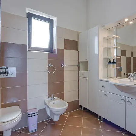 Kristina With Pool - Happy * Tar-Vabriga