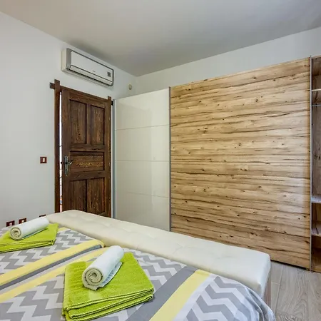 Appartamento Kristina With Pool - Happy *